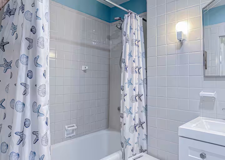 Full bathroom 1