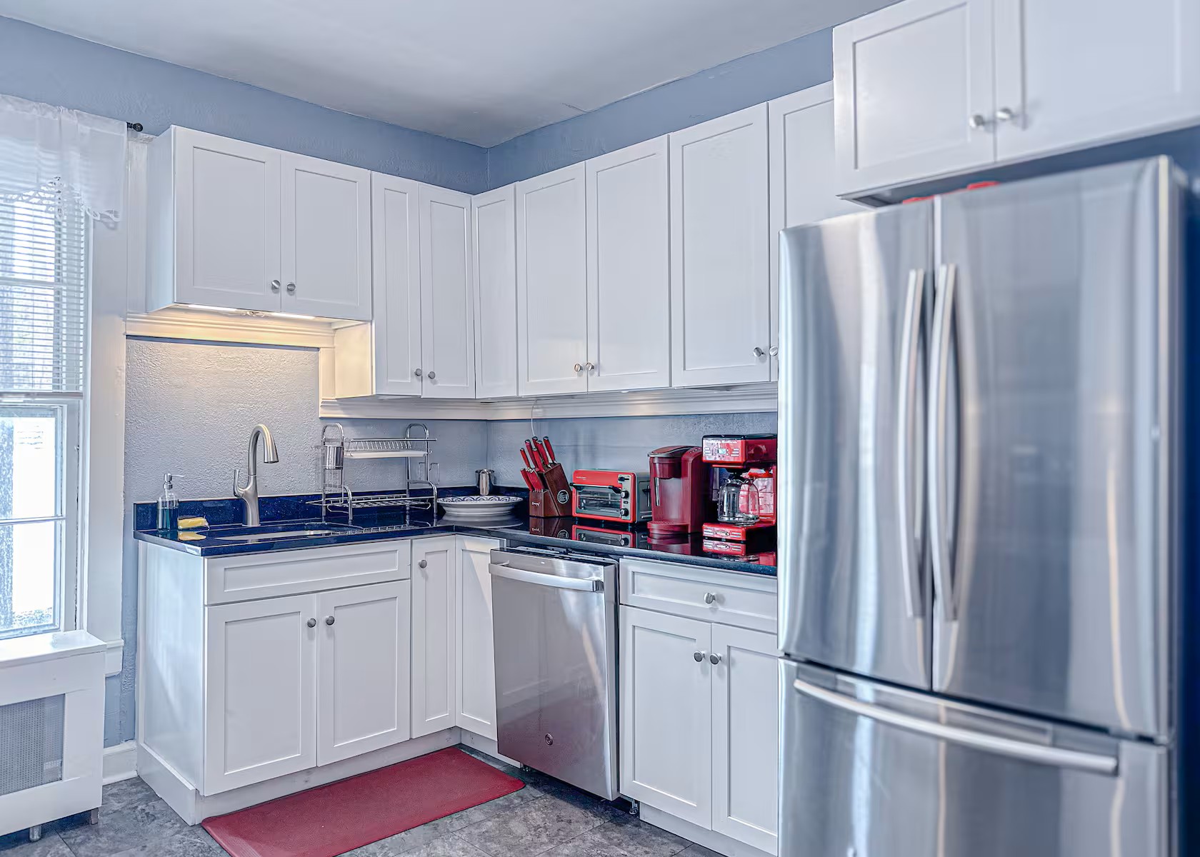 Full kitchen